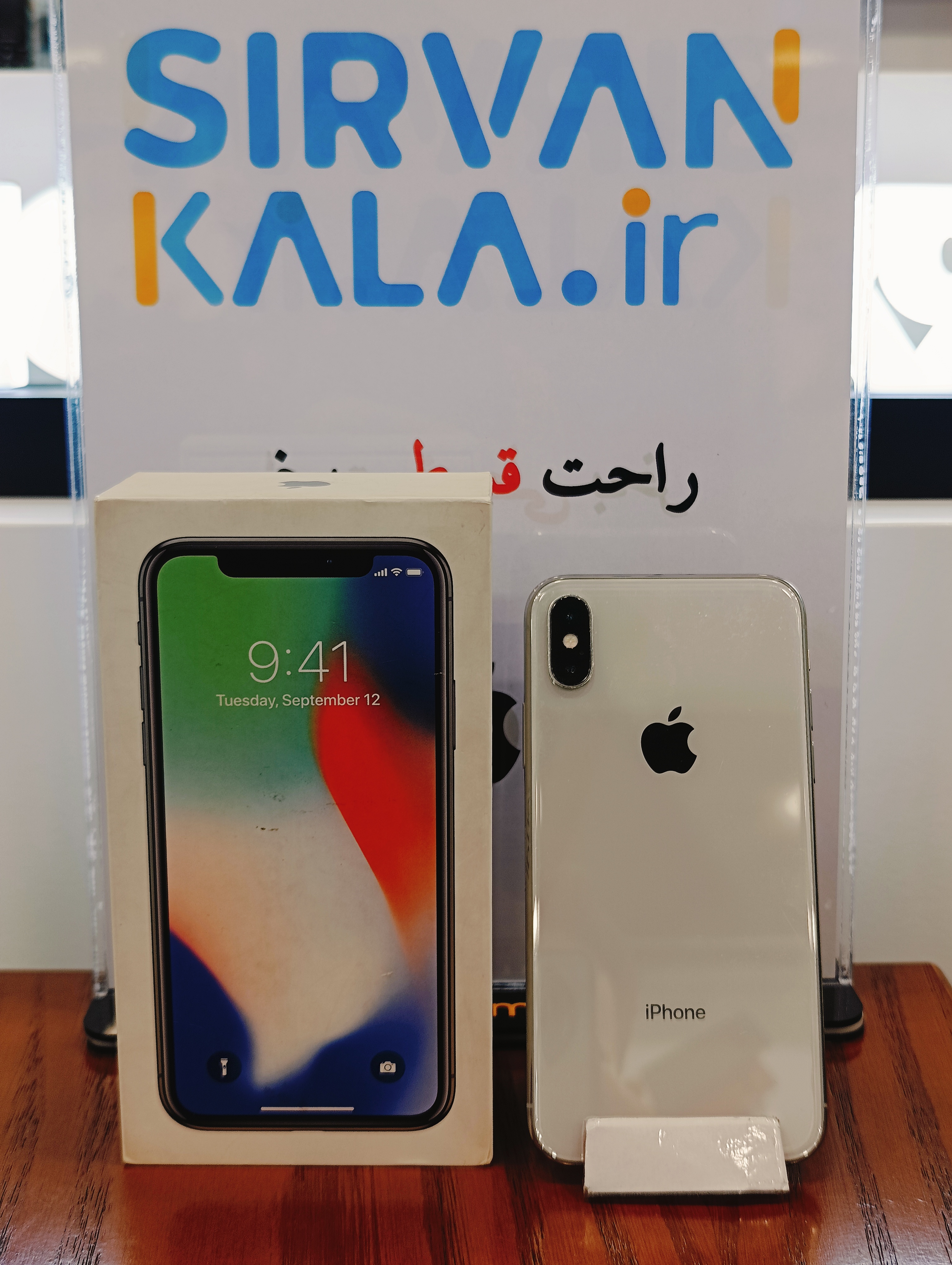 iPhone X 256 GB LLA silver در حد نو ( استوک )